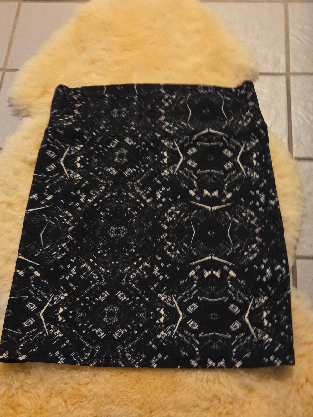 LuLaRoe Black and Cream Patterned Pencil Skirt